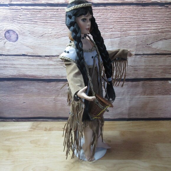 Native American Indian Exquisite 18" Doll with Accessories & Stand - Vintage - Picture 8 of 15